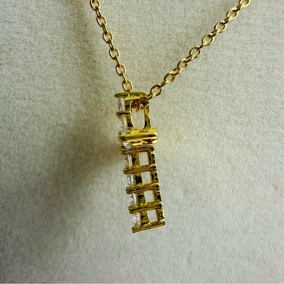 ✨ Moissanite Cross 18K Gold-Plated Necklace | 925 Sterling Silver ✨ - Picture 8 of 17